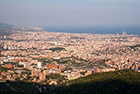 Barcelona. Miasto jak na dłoni widziane ze wzgórza Tibidabo. - foto: wnieznane.pl Barcelona. Miasto jak na dłoni widziane ze wzgórza Tibidabo. - foto: wnieznane.pl