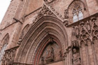 Barcelona. Fasada gotyckiego kościoła Santa Maria del Mar. - foto: wnieznane.pl Barcelona. Fasada gotyckiego kościoła Santa Maria del Mar. - foto: wnieznane.pl