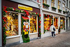 Brugia (Brugge). Sklepy i restauracje w mieście zyskują świąteczne dekoracje już w drugiej połowie listopada. - foto: wnieznane.pl Brugia (Brugge). Sklepy i restauracje w mieście zyskują świąteczne dekoracje już w drugiej połowie listopada. - foto: wnieznane.pl