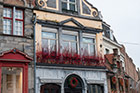 Brugia (Brugge). Pod koniec listopada kamienice w centrum miasta zyskują świąteczne dekoracje. - foto: wnieznane.pl Brugia (Brugge). Pod koniec listopada kamienice w centrum miasta zyskują świąteczne dekoracje. - foto: wnieznane.pl
