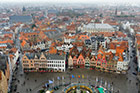 Brugia (Brugge). Widok na miasto i plac Markt z dzwonnicy (Belfort). - foto: wnieznane.pl Brugia (Brugge). Widok na miasto i plac Markt z dzwonnicy (Belfort). - foto: wnieznane.pl