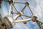 Bruksela. Konstrukcja Atomium widziana z dołu. - foto: wnieznane.pl Bruksela. Konstrukcja Atomium widziana z dołu. - foto: wnieznane.pl