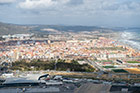Gibraltar. Hiszpańskie miasto La Linea de la Concepcion i fragment Costa del Sol widziane z Upper Rock. - foto: wnieznane.pl Gibraltar. Hiszpańskie miasto La Linea de la Concepcion i fragment Costa del Sol widziane z Upper Rock. - foto: wnieznane.pl