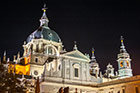Madryt. Oświetlona nocą Catedral de la Almudena. - foto: wnieznane.pl Madryt. Oświetlona nocą Catedral de la Almudena. - foto: wnieznane.pl
