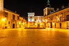 Madryt. Zupełnie pusty wieczorem placyk Plaza de la Villa. - foto: wnieznane.pl Madryt. Zupełnie pusty wieczorem placyk Plaza de la Villa. - foto: wnieznane.pl
