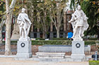 Madryt. Posągi królów hiszpańskich przy Plaza de Oriente. - foto: wnieznane.pl Madryt. Posągi królów hiszpańskich przy Plaza de Oriente. - foto: wnieznane.pl