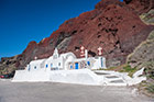 Santorini. Cykladzki kościółek niedaleko Czerwonej Plaży. - foto: wnieznane.pl Santorini. Cykladzki kościółek niedaleko Czerwonej Plaży. - foto: wnieznane.pl