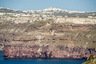 Santorini. Budynki na szczycie kaldery. - foto: wnieznane.pl Santorini. Budynki na szczycie kaldery. - foto: wnieznane.pl