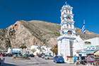 Santorini. Piękna wieża Kościoła św. Krzyża w miejscowości Perissa. - foto: wnieznane.pl Santorini. Piękna wieża Kościoła św. Krzyża w miejscowości Perissa. - foto: wnieznane.pl