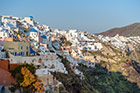 Santorini, Oia. Popołudniowe słońce rozświetla kalderę. - foto: wnieznane.pl Santorini, Oia. Popołudniowe słońce rozświetla kalderę. - foto: wnieznane.pl