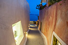 Santorini. Malownicze alejki Oi. - foto: wnieznane.pl Santorini. Malownicze alejki Oi. - foto: wnieznane.pl