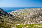 Santorini. Widok ze Starożytnej Thery na wyspę. - foto: wnieznane.pl Santorini. Widok ze Starożytnej Thery na wyspę. - foto: wnieznane.pl