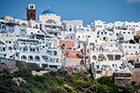 Santorini. Białe budynki w Imerovigli. - foto: wnieznane.pl Santorini. Białe budynki w Imerovigli. - foto: wnieznane.pl
