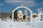Santorini. Kościół grekokatolicki w Oi. Dawniej miał błękitną kopułę. - foto: wnieznane.pl Santorini. Kościół grekokatolicki w Oi. Dawniej miał błękitną kopułę. - foto: wnieznane.pl