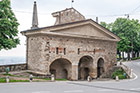 Bergamo. Porta San Alessandro i fragment murów miejskich. - foto: wnieznane.pl Bergamo. Porta San Alessandro i fragment murów miejskich. - foto: wnieznane.pl