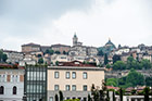 Bergamo. Widok z Dolnego Miasta na Citta Alta (Górne Miasto). - foto: wnieznane.pl Bergamo. Widok z Dolnego Miasta na Citta Alta (Górne Miasto). - foto: wnieznane.pl