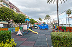 Andaluzja. Ogromny plac zabaw przy promenadzie i plaży w Esteponie. - foto: wnieznane.pl Andaluzja. Ogromny plac zabaw przy promenadzie i plaży w Esteponie. - foto: wnieznane.pl