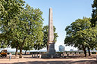 Brno. Obelisk symbolizujący zwycięstwo nad Napoleonem w parku Denisovy Sady, niedaleko katedry. - foto: wnieznane.pl Brno. Obelisk symbolizujący zwycięstwo nad Napoleonem w parku Denisovy Sady, niedaleko katedry. - foto: wnieznane.pl