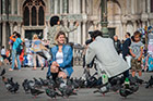 Wenecja. Fotografia z gołębiami na Piazza San Marco. - foto: wnieznane.pl Wenecja. Fotografia z gołębiami na Piazza San Marco. - foto: wnieznane.pl