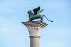 Wenecja. Kolumna z weneckim lwem na Piazzetta San Marco. - foto: wnieznane.pl Wenecja. Kolumna z weneckim lwem na Piazzetta San Marco. - foto: wnieznane.pl