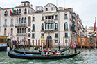 Wenecja. Gondole na Canal Grande. - foto: wnieznane.pl Wenecja. Gondole na Canal Grande. - foto: wnieznane.pl