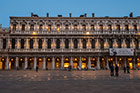 Wenecja. Piazza San Marco po zachodzie słońca. - foto: wnieznane.pl Wenecja. Piazza San Marco po zachodzie słońca. - foto: wnieznane.pl