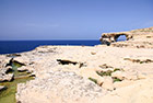 Gozo. Azure Window. Główna atrakcja wyspy jest doskonale widoczna z kilkudziesięciu metrów. - foto: wnieznane.pl Gozo. Azure Window. Główna atrakcja wyspy jest doskonale widoczna z kilkudziesięciu metrów. - foto: wnieznane.pl