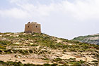Gozo. Azure Window. Jedna z licznych wież strażniczych. - foto: wnieznane.pl Gozo. Azure Window. Jedna z licznych wież strażniczych. - foto: wnieznane.pl