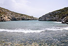 Gozo. Mgarr Ix-Xini. Kamienista plaża w zatoczce Mgarr Ix-Xini. - foto: wnieznane.pl Gozo. Mgarr Ix-Xini. Kamienista plaża w zatoczce Mgarr Ix-Xini. - foto: wnieznane.pl