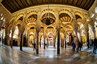 Kordoba. Wspaniałe wnętrze katedry w Kordobie, noszącej nazwę Mezquita. - foto: wnieznane.pl Kordoba. Wspaniałe wnętrze katedry w Kordobie, noszącej nazwę Mezquita. - foto: wnieznane.pl