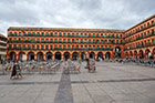Kordoba. Na jednym z głównych placów w mieście - Plaza de la Corredera. - foto: wnieznane.pl Kordoba. Na jednym z głównych placów w mieście - Plaza de la Corredera. - foto: wnieznane.pl