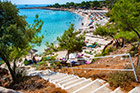 Thassos. Schodki na piaszczystą plażę Psili Ammos. - foto: wnieznane.pl Thassos. Schodki na piaszczystą plażę Psili Ammos. - foto: wnieznane.pl