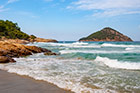 Thassos. Wzburzone morze przy Paradise Beach. - foto: wnieznane.pl Thassos. Wzburzone morze przy Paradise Beach. - foto: wnieznane.pl