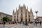 Mediolan. Na placu katedralnym. - foto: wnieznane.pl Mediolan. Na placu katedralnym. - foto: wnieznane.pl