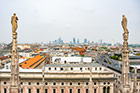 Mediolan. Widok z dachu katedry na miasto. - foto: wnieznane.pl Mediolan. Widok z dachu katedry na miasto. - foto: wnieznane.pl
