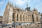 Mediolan. Wspaniała, bogato zdobiona fasada katedry. - foto: wnieznane.pl Mediolan. Wspaniała, bogato zdobiona fasada katedry. - foto: wnieznane.pl