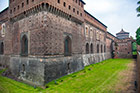Mediolan. Fosa i Castello Sforzesco. - foto: wnieznane.pl Mediolan. Fosa i Castello Sforzesco. - foto: wnieznane.pl