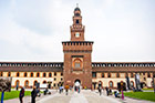 Mediolan. Na terenie Castello Sforzesco. - foto: wnieznane.pl Mediolan. Na terenie Castello Sforzesco. - foto: wnieznane.pl