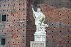 Mediolan. Na terenie Castello Sforzesco. - foto: wnieznane.pl Mediolan. Na terenie Castello Sforzesco. - foto: wnieznane.pl