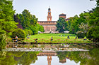 Mediolan. Park z widokiem na Castello Sforzesco. - foto: wnieznane.pl Mediolan. Park z widokiem na Castello Sforzesco. - foto: wnieznane.pl