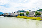 Salzburg. Widok na rzekę i miasto z mostu Makartsteg. - foto: wnieznane.pl Salzburg. Widok na rzekę i miasto z mostu Makartsteg. - foto: wnieznane.pl