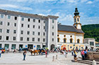 Salzburg. Rozległy Residenzplatz z zabytkowymi budynkami. - foto: wnieznane.pl Salzburg. Rozległy Residenzplatz z zabytkowymi budynkami. - foto: wnieznane.pl