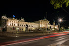 Wiedeń. Budynek Parlamentu nocą. - foto: wnieznane.pl Wiedeń. Budynek Parlamentu nocą. - foto: wnieznane.pl