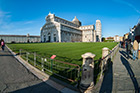 Piza. Zabytkowe budowle przy Piazza dei Miracoli - Camposanto, Katedra Santa Maria Assunta i Krzywa Wieża. - foto: wnieznane.pl Piza. Zabytkowe budowle przy Piazza dei Miracoli - Camposanto, Katedra Santa Maria Assunta i Krzywa Wieża. - foto: wnieznane.pl
