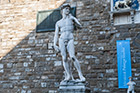 Florencja. David Michała Anioła na Piazza della Signoria, przed wejściem do Palazzo Vecchio. - foto: wnieznane.pl Florencja. David Michała Anioła na Piazza della Signoria, przed wejściem do Palazzo Vecchio. - foto: wnieznane.pl