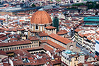 Florencja. Widok na miasto z kopuły Katery Santa Maria del Fiore. Na środku Basilica di San Lorenzo. - foto: wnieznane.pl Florencja. Widok na miasto z kopuły Katery Santa Maria del Fiore. Na środku Basilica di San Lorenzo. - foto: wnieznane.pl