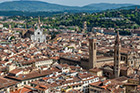 Florencja. Widok na Florencję z Campanile di Giotto. W tle z lewej Basilica di Santa Croce. Na środku kwadratowa wieża Palazzo del Bargello. - foto: wnieznane.pl Florencja. Widok na Florencję z Campanile di Giotto. W tle z lewej Basilica di Santa Croce. Na środku kwadratowa wieża Palazzo del Bargello. - foto: wnieznane.pl