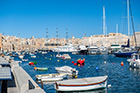 Malta. L-Isla. W oddali Valletta, po prawej Birgu. - foto: wnieznane.pl Malta. L-Isla. W oddali Valletta, po prawej Birgu. - foto: wnieznane.pl
