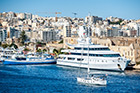 Malta. Valletta. Widok na miasto i marinę. - foto: wnieznane.pl Malta. Valletta. Widok na miasto i marinę. - foto: wnieznane.pl