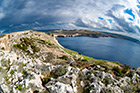 Malta. Widok z klifu Triq Tad-Dahar niedaleko miejscowości Mellieha. - foto: wnieznane.pl Malta. Widok z klifu Triq Tad-Dahar niedaleko miejscowości Mellieha. - foto: wnieznane.pl
